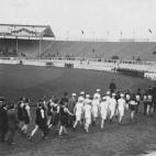 Aunque las primeros Juegos Olímpicos se celebraron en Atenas (1896), las primeras ceremonias inaugurales tenían más semejanzas a la militarista Esparta, y en ellas había poco lugar para la fiesta. La de los IV Juegos Olímpicos celebrados en...