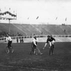 Ha habido muchos deportes que pese a que estuvieron presentes en algunos Juegos Olímpicos no consiguieron entrar en el programa permanente, como el polo en bici que estuvo en los Juegos de Londres de 1908.