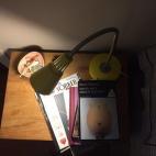 Recién terminada la última de Petros Márkaris, Hasta aquí hemos llegado. Me gusta la novela negra antes de apagar la luz, o los artículos largos del New Yorker, y así desoxido mi inglés. Hoy empiezo los últimos relatos de Cristina Ferná...