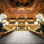 De estilo neobarroco, este espectacular edificio se inauguró en 1875 y ha conseguido consagrarse como una de las óperas más importantes entre los amantes de la música. Además, está lleno de detalles, tanto por fuera como por dentro, y ha a...