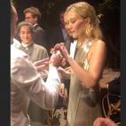 Marta Ortega prueba la tarta nupcial.