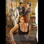 De torso para abajo, el sofá comió a la actriz de Mad Men. Vía Photoshop Disasters