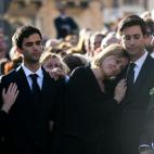 La familia, durante el entierro