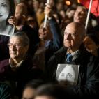 Rose y Michael, los padres de la periodista, en una protesta