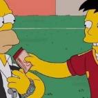 Un jugador de la selecci&oacute;n espa&ntilde;ola intenta sobornar a un Homer convertido en &aacute;rbitro durante el mundial de f&uacute;tbol de Brasil en el cap&iacute;tulo No tienes que vivir como un &aacute;rbitro. Temporada: 25.&n...