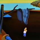 Homer Simpson se duerme en un museo en el cap&iacute;tulo Mam&aacute; y el arte de pap&aacute; y sue&ntilde;a con diversos cuadros, entre los que se encuentra La persistencia de la memoria, de Salvador Dal&iacute;. Temporada: 10. Episo...