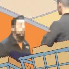 Agresi&oacute;n al youtuber alicantino Granbomba tras llamar "caranchoa" a un repartidor en diciembre de 2016.