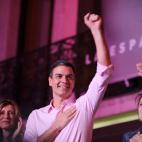 Pedro Sanchez, pu&ntilde;o en alto