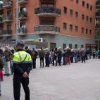 Colas para votar en Barcelona, a primera hora.