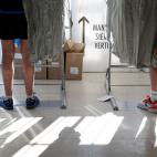 Frescos, de domingo. A votar en Madrid.