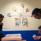 "Alegr&iacute;a", "cari&ntilde;o", "amabilidad"... Buenos valores que vigilan las urnas en Madrid.