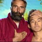 Rafa Lomana, hermano de Carmen Lomana y exconcursante de Supervivientes (en la imagen, sujetando la cabeza de otro concursante, no pregunten), se present&oacute; como cabeza de lista de Vox por Albacete. Y eso que, seg&uacute;n su hermana, ni co...