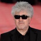 Siempre lleva gafas de sol porque tiene fotofobia.