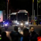Llegada sin problemas de los autobuses del Barcelona y del Real Madrid