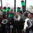 Manifestantes, con las 'balas' y los 'ojos' en sus proclamas