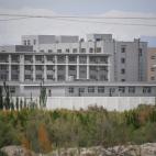 Edificio principal de una de las "escuelas" en Akto