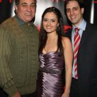 Saviano estudió Ciencias Políticas en Yale, donde fue presidente de la sociedad Sigma Nu. Mientras estaba en la Universidad se corrió el rumor de que ahora era Marily Manson (cuyo nombre real es Brian Warner). "¡Podía recibir 20 emails a la...