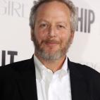 Stern ha seguido trabajando en televisión y cine hasta ahora. Ha sido también la voz de "Dilbert", estrella invitada en "Monk" y el padre de Ellen Page en el debut en la dirección de Drew Barrymore, "Whip It". Además es un artista especializ...