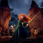 Vestido verde, espada y, fundamental, peluca pelirroja.