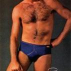 Quién: Jugador estadounidense de béisbol, fue una de las mayores estrellas de este deporte de la historia. Forma parte del Baseball Hall of Fame. Este mes cumplió 70 años. Cuándo: Década de los ’70. Marca: Jockey. Su hito: Fue el pri...