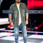 El cantante barcelon&eacute;s naci&oacute; el 23 de noviembre de 1972. Entre sus canciones m&aacute;s reconocidas destacan Devu&eacute;lveme la vida o Estoy hecho de pedacitos de ti. Actualmente forma parte del jurado de La Voz Kids (Telecinco).