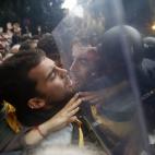 5c8a439f260000e104fe1e41