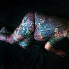 Luce el trabajo del artista eX de Merci desde el cuello a los pies. La "obra" se titula "All the flowers of a Sydney garden".