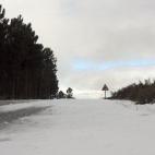 Estado que presentaba esta mañana la carretera DSA-362, a la altura de Serradilla del Arroyo, que comunica las comarcas de Ciudad Rodrigo y Sierra de Francia.