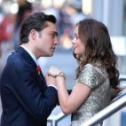 La cadena CW consideraba que Ed Westwick parecía un asesino en serie y dudaba de que pudiera interpretar a un personaje romántico. Westwick se presentó primero para el papel de Nate Archibald, pero pensaron que daba demasiado miedo. Por suer...