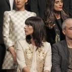 Maribel Verdú sentada durante la entrega