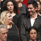 Madre e hijo se sonríen