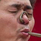 5c8adc50240000f404a3d1a8