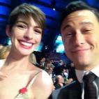 El actor pudo arreglar el problemilla de la actriz y lo contó en su Facebook