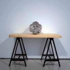 Acero inoxidable y madera. Galería Nuble