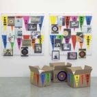 Serigrafía sobre tablero pintado; copias de color laminadas; serigrafías sobre cajas de cartón. Galería Air de París