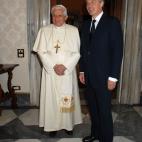 VATICAN CITY - JUNE 23: Pope Benedict XVI meets outgoing Prime Minister Tony Blair in a private audience at his library, on June 23, 2007 in Vatican City. (Photo by L'Osservatore Romano Vatican Pool/Getty Images)