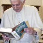 VATICAN CITY, VATICAN - JANUARY 14: Pope Benedict XVI exchanges gifts with Italian Prime Minister Mario Monti during a meeting at his private library on January 14, 2012 in Vatican City, Vatican. This is the first time the Pope has received th...