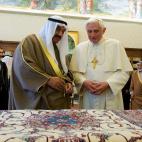 VATICAN CITY, VATICAN - NOVEMBER 23: Pope Benedict XVI (R) meets with Kuwaiti Emir Sheikh Sabah al-Ahmad al-Sabah at his library on November 23, 2009 in Vatican City, Vatican. Sheikh Sabah is one of eight world leaders meeting with Pope Benedi...