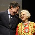 En un momento cómplice con Elena Poniatowska, ganadora del Premio Cervantes.