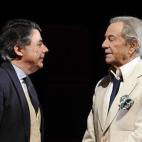 De charleta con Arturo Fernández, actor que no oculta su preferencia por la derecha.