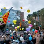 Globos en la concentración convocada por los CDR ante la Consellería de Interior