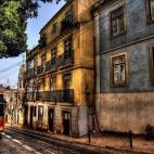 El puesto número 6 del ranking de HPI está cerca de España. En Portugal se puede disfrutar de hoteles chic desde 139 euros. Patear la ciudad será un placer, a pesar de las colinas, sabiendo que al llegar espera el confort en forma de cama Ki...