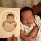 Una foto de cuando nací junto a mi hija a los diez días de nacida. Imagen tomada el Día de la Madre, nada más y nada menos.