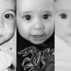 Papá a la izquierda, bebé en el centro y mamá a la derecha.