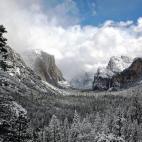 Naturaleza en estado puro: eso es lo que los viajeros aman de este lugar. Su variedad geográfica hace de esta maravilla un rincón único en el planeta, pues más del 95% de su superficie es salvaje. Sus glaciares, gigantes rocas de granito y p...
