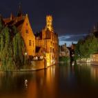 Brujas es una de las ciudades medievales mejor conservadas del mundo, ya que durante mucho tiempo fue un lugar poco frecuentado. Pero este tesoro cada año es descubierto por miles de turistas que quieren dejarse envolverse en la belleza de esta...