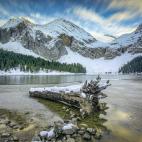 Este lago de montaña a 1900 metros de altura también llamado Basa de la Mora es espectacular tanto en verano como en invierno. Cuenta la leyenda que en la noche de San Juan las personas de alma pura se lavan la cara para ver bailar a una joven...
