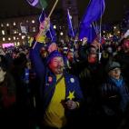 5c8a614e250000e203c8f98f