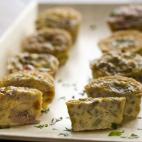 El único ingrediente necesario para preparar esta receta son los huevos. El resto dependerá de lo que tengas en ese momento en la nevera. Sigue la receta en Cookpad.