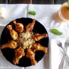 Puedes convertirlo en un plato muy completo si lo acompañas de cuscús con pasas. En Cookpad puedes ver la receta.